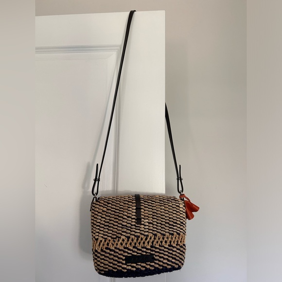 AAKS Sinsi Natural Crossbody - Picture 4 of 10